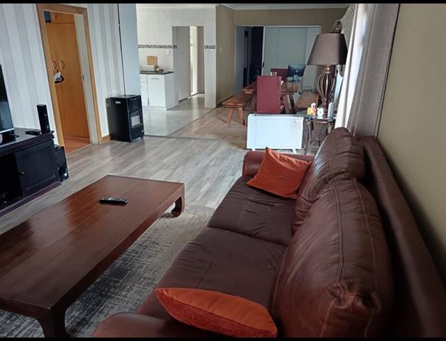 3 BEDROOM HOUSE FOR SALE IN ORLANDO WEST